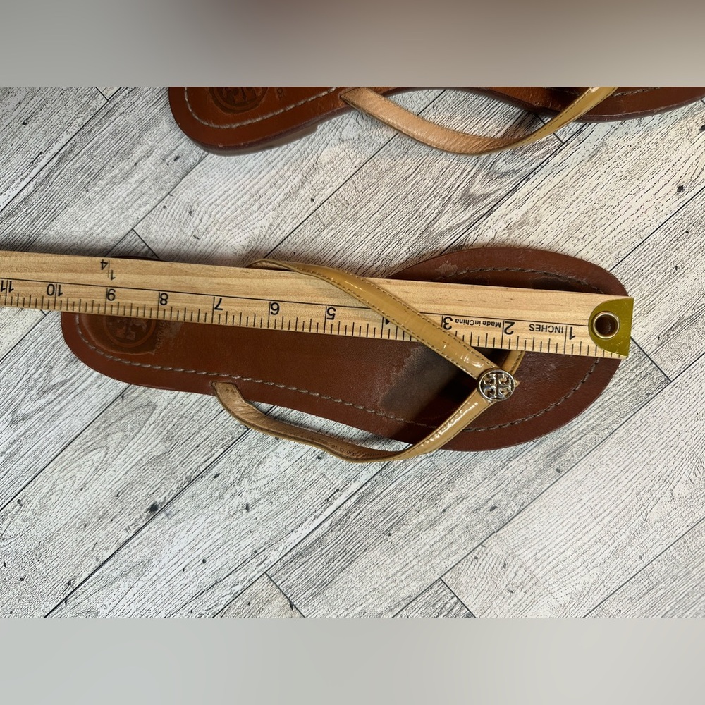 Tory Burch Terra Thong Sandals Size 9M Thing Strap Gold Logo - Picture 8 of 9